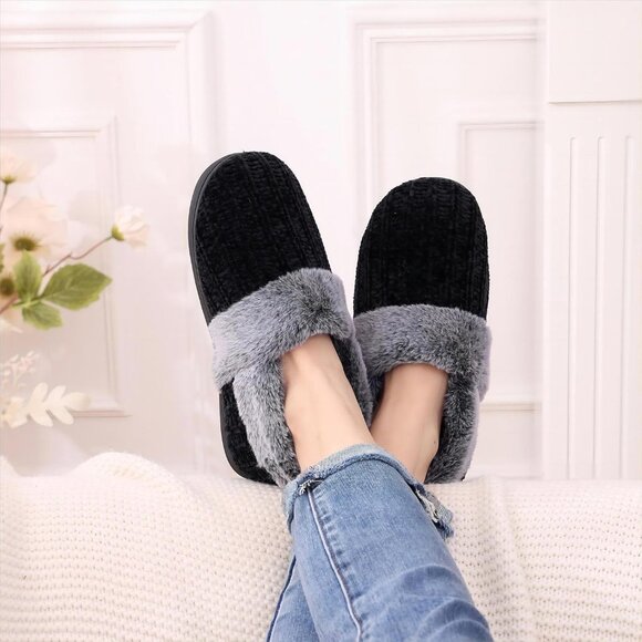 Women's Black Fuzzy Memory Warm Closed Back Knit Bedroom Slippers Boot Shoes - Picture 2 of 6